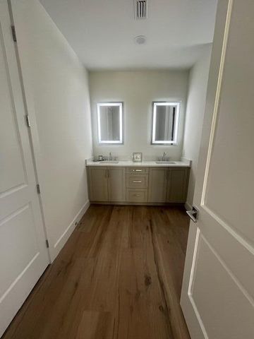 184 Lake Drive 3102, Palm Beach Shores, FL 33404