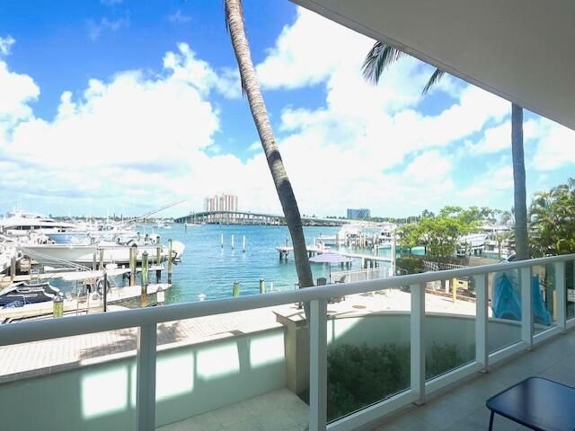 184 Lake Drive 3102, Palm Beach Shores, FL 33404
