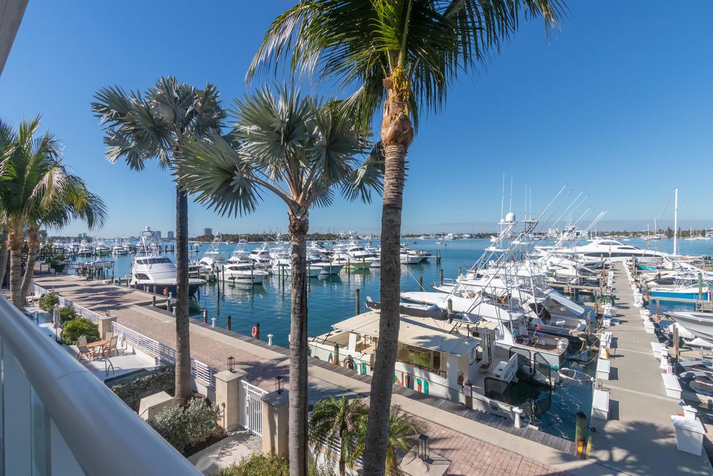 184 Lake Drive 3102, Palm Beach Shores, FL 33404