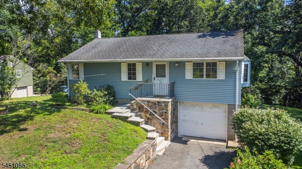 15 Wynding Way, Rockaway Twp., NJ 07866