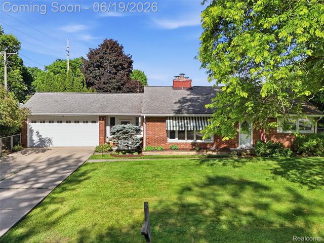 24 Nevada Avenue, Rochester Hills, MI 48309