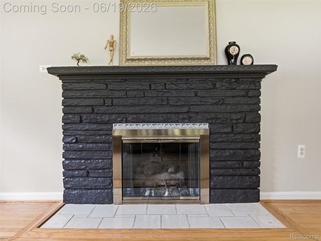 24 Nevada Avenue, Rochester Hills, MI 48309