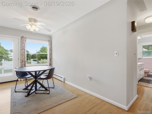 24 Nevada Avenue, Rochester Hills, MI 48309