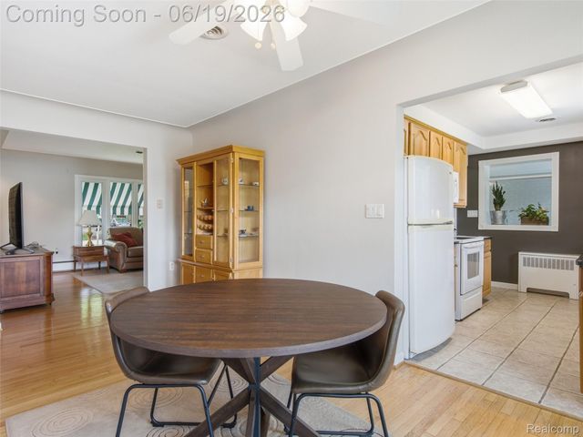 24 Nevada Avenue, Rochester Hills, MI 48309