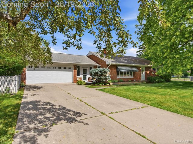 24 Nevada Avenue, Rochester Hills, MI 48309