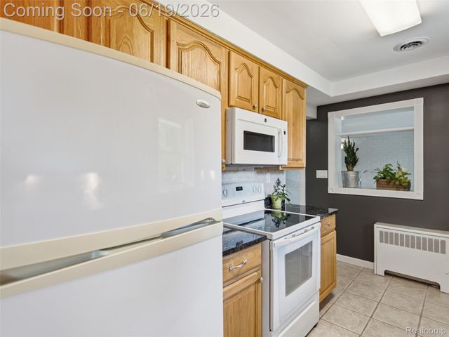 24 Nevada Avenue, Rochester Hills, MI 48309