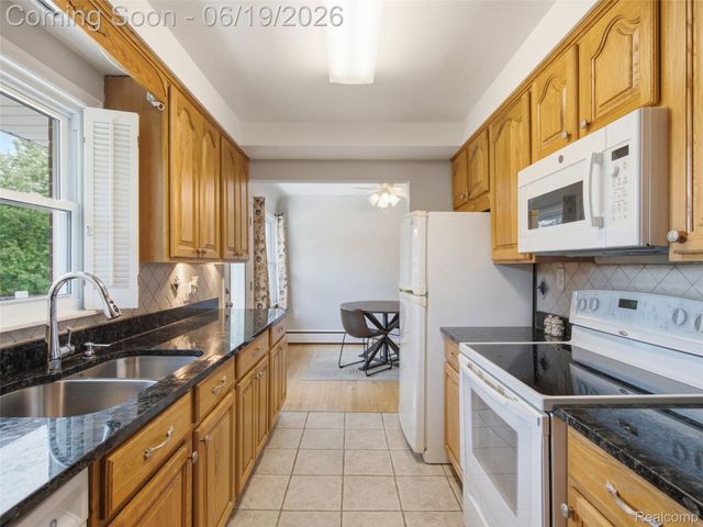 24 Nevada Avenue, Rochester Hills, MI 48309