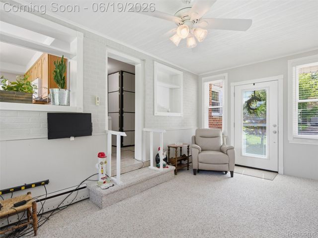 24 Nevada Avenue, Rochester Hills, MI 48309