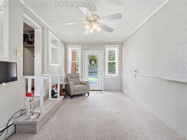 24 Nevada Avenue, Rochester Hills, MI 48309