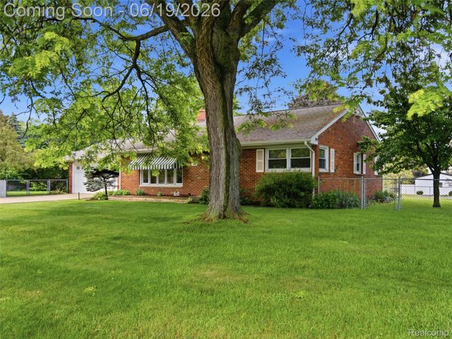 24 Nevada Avenue, Rochester Hills, MI 48309