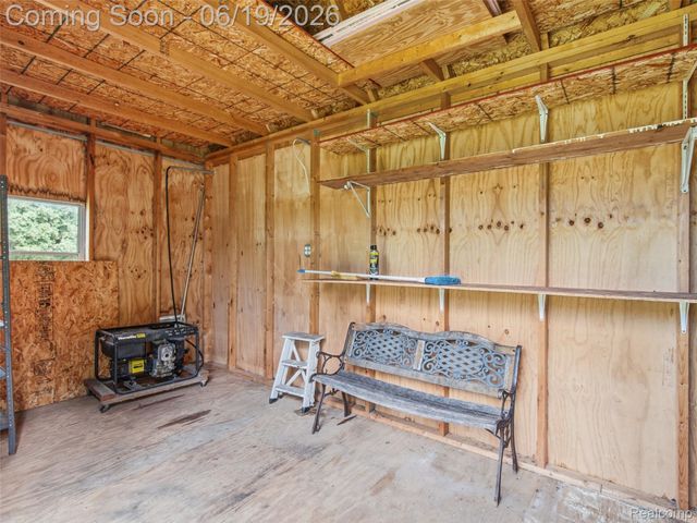 24 Nevada Avenue, Rochester Hills, MI 48309