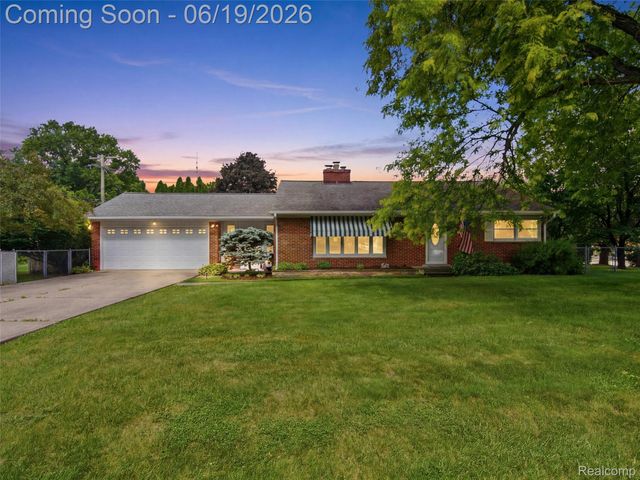 24 Nevada Avenue, Rochester Hills, MI 48309