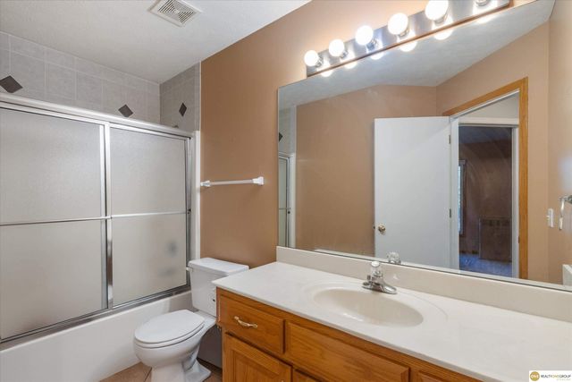 400 Fleetwood Drive, Papillion, NE 68133