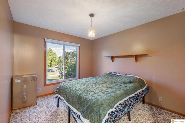 400 Fleetwood Drive, Papillion, NE 68133