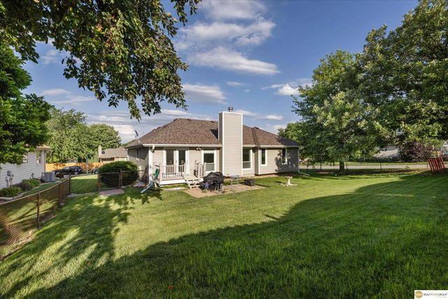 400 Fleetwood Drive, Papillion, NE 68133