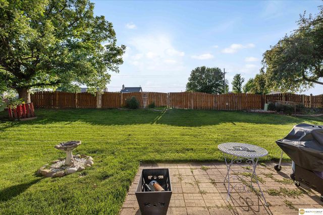 400 Fleetwood Drive, Papillion, NE 68133