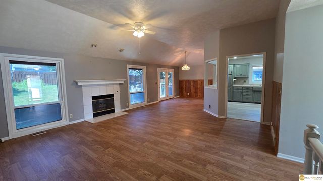 400 Fleetwood Drive, Papillion, NE 68133