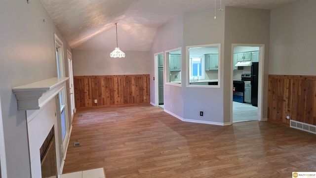 400 Fleetwood Drive, Papillion, NE 68133