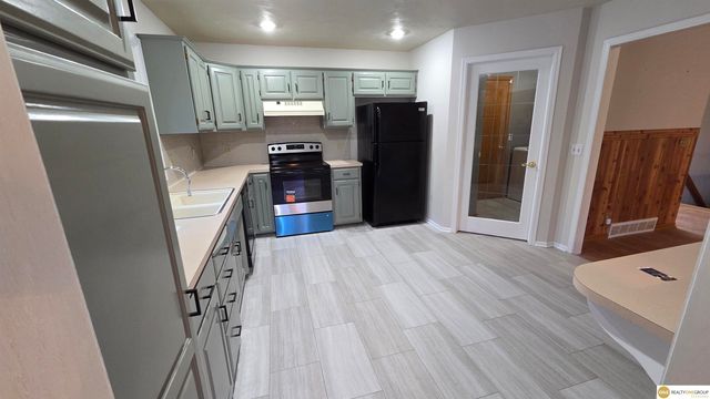 400 Fleetwood Drive, Papillion, NE 68133