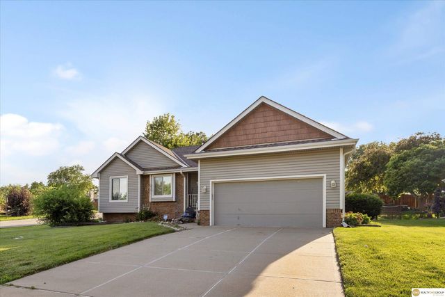 400 Fleetwood Drive, Papillion, NE 68133