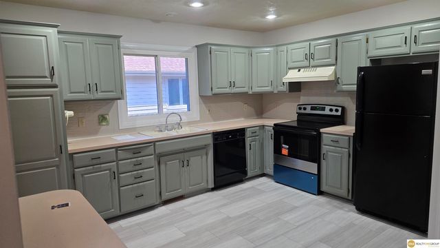 400 Fleetwood Drive, Papillion, NE 68133