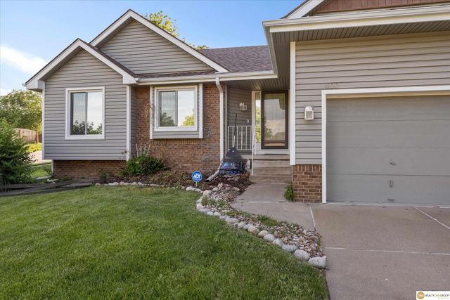 400 Fleetwood Drive, Papillion, NE 68133
