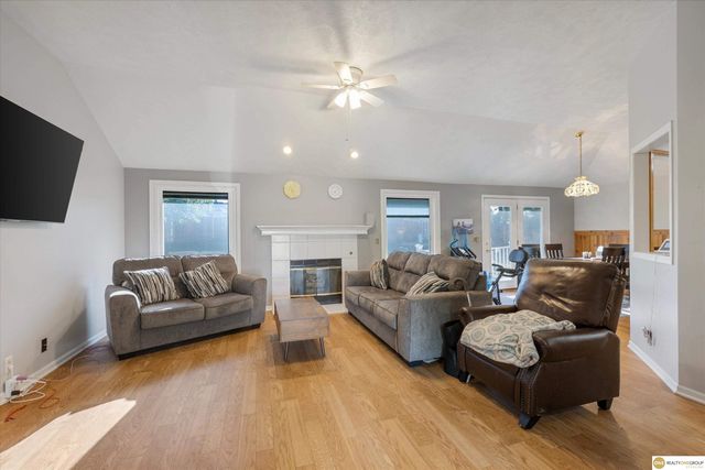 400 Fleetwood Drive, Papillion, NE 68133