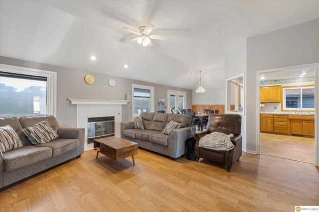 400 Fleetwood Drive, Papillion, NE 68133