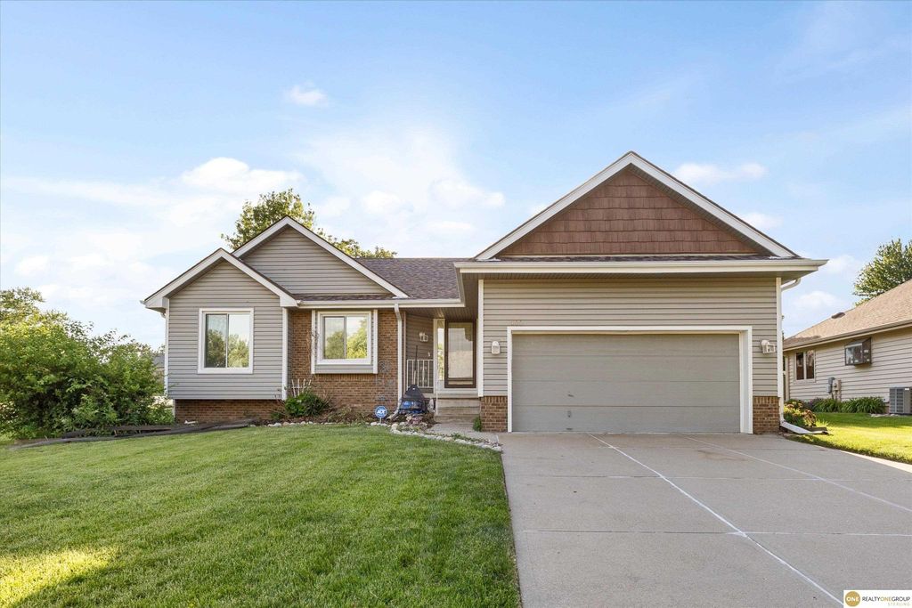 400 Fleetwood Drive, Papillion, NE 68133