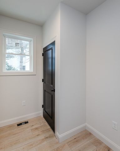 104 Lincoln St, Holyoke, MA 01040