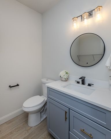 104 Lincoln St, Holyoke, MA 01040