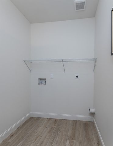 104 Lincoln St, Holyoke, MA 01040