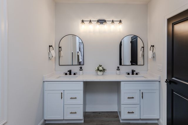 104 Lincoln St, Holyoke, MA 01040