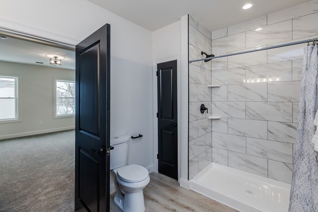 104 Lincoln St, Holyoke, MA 01040