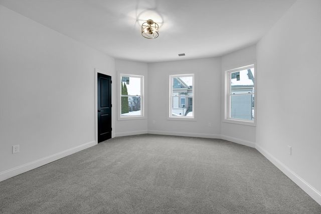 104 Lincoln St, Holyoke, MA 01040