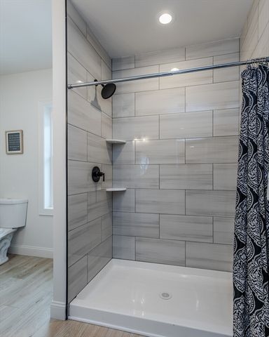 104 Lincoln St, Holyoke, MA 01040