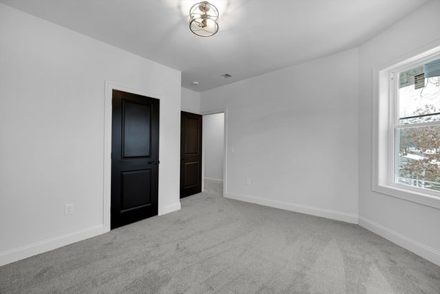 104 Lincoln St, Holyoke, MA 01040