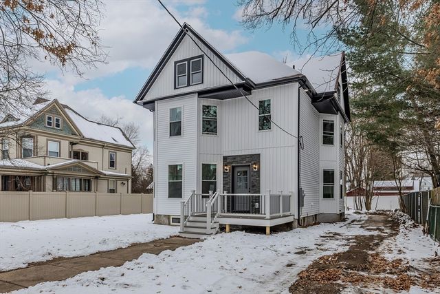 104 Lincoln St, Holyoke, MA 01040