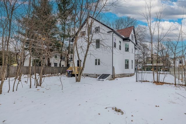 104 Lincoln St, Holyoke, MA 01040