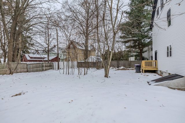 104 Lincoln St, Holyoke, MA 01040