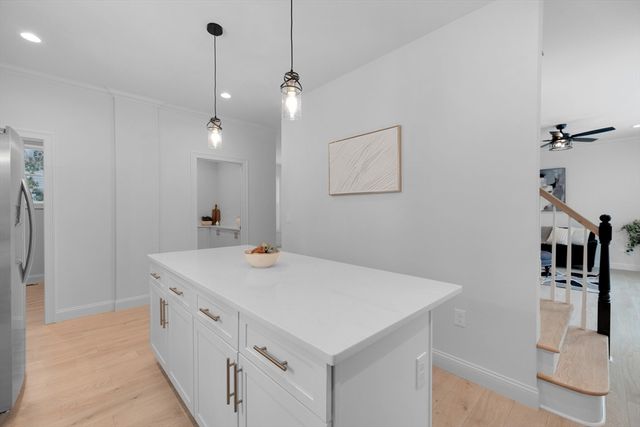 104 Lincoln St, Holyoke, MA 01040