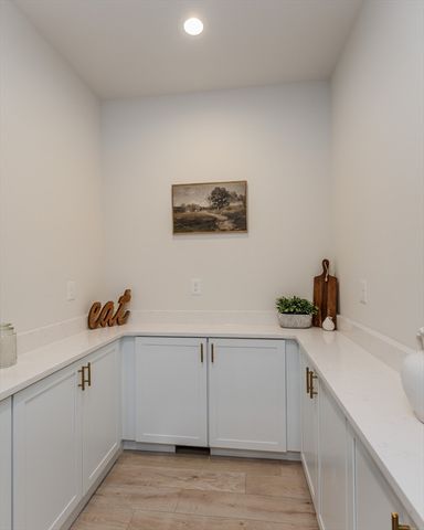 104 Lincoln St, Holyoke, MA 01040