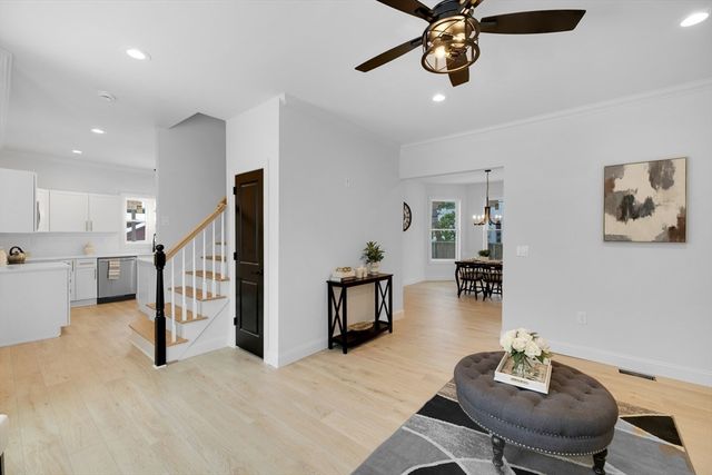 104 Lincoln St, Holyoke, MA 01040