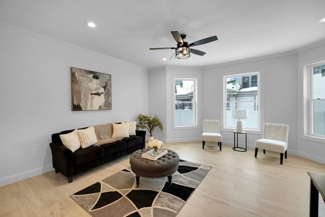 104 Lincoln St, Holyoke, MA 01040