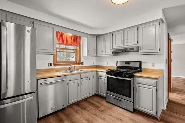 4 Bellflower Circle, Concord, NH 03303