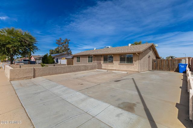 2702 E GROVERS Avenue, Phoenix, AZ 85032