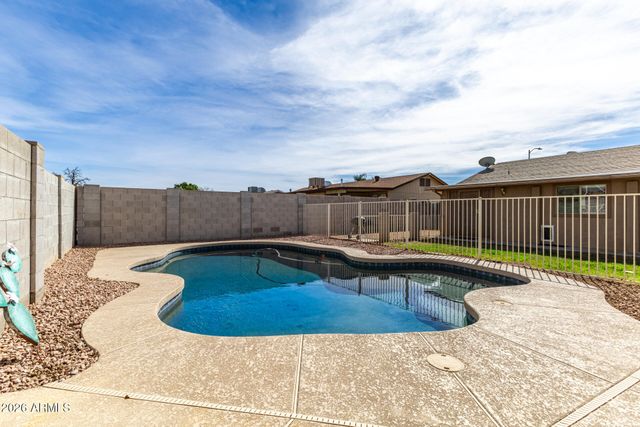 2702 E GROVERS Avenue, Phoenix, AZ 85032