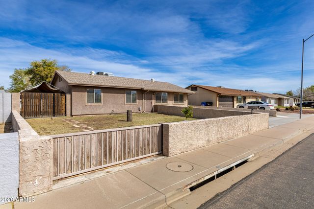 2702 E GROVERS Avenue, Phoenix, AZ 85032