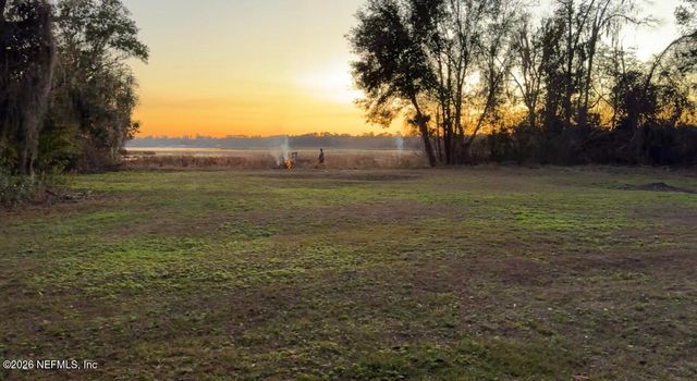 211 WALKER Drive, Interlachen, FL 32148