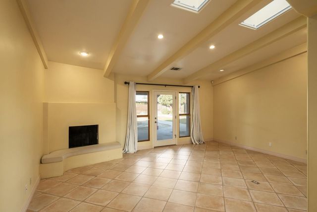 19282 E South Avenue, Reedley, CA 93654